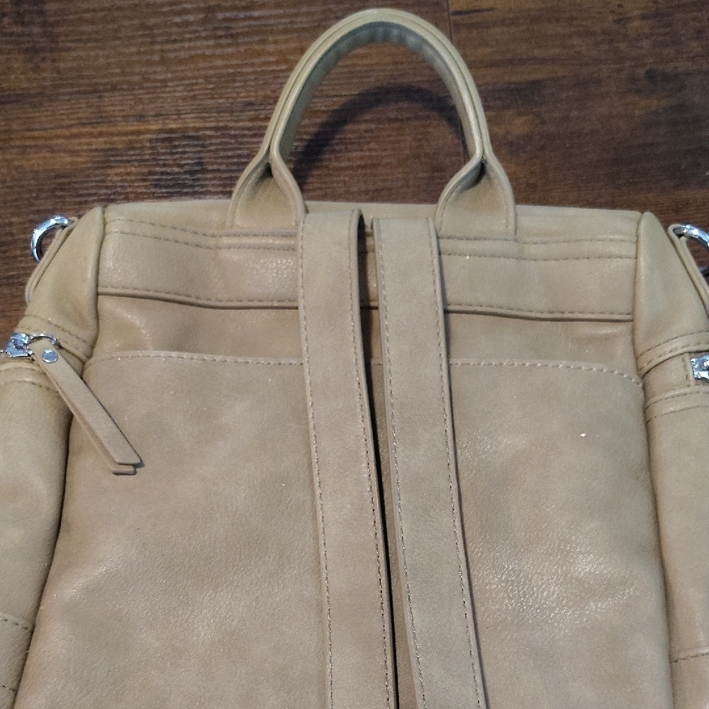 Stylish Tan Backpack - image 5